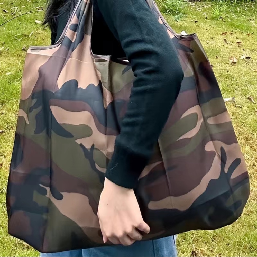 New Camouflage Unisex Large Capacity Polyester Light Foldable Casual Tote Bag - Picture 3 of 16